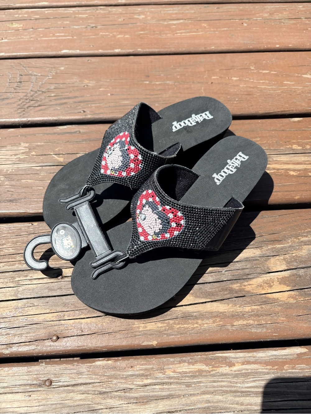 Betty Boop Rhinestone Heart Wedge Flip-Flops – Black – Women’s Size 8 – NWT